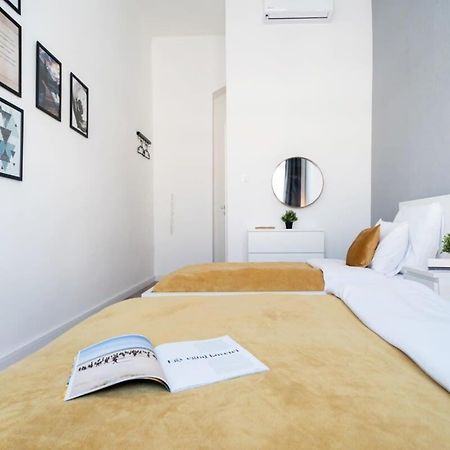 Large Apartment At Perfect Central Location Budapest Esterno foto