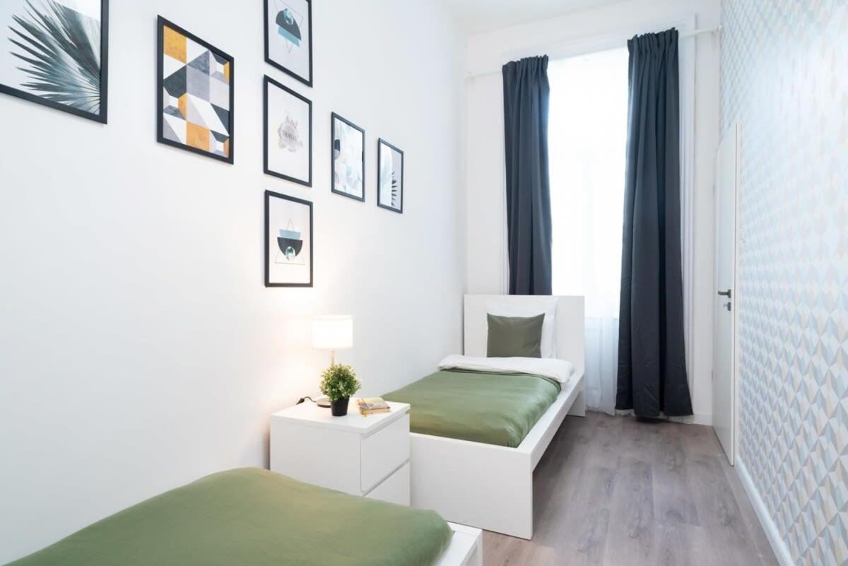 Large Apartment At Perfect Central Location Budapest Esterno foto