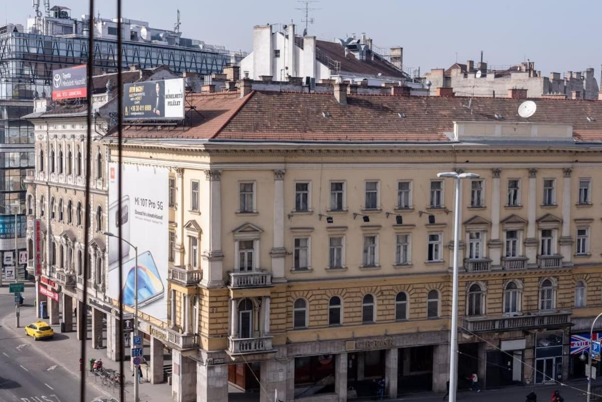 Large Apartment At Perfect Central Location Budapest Esterno foto