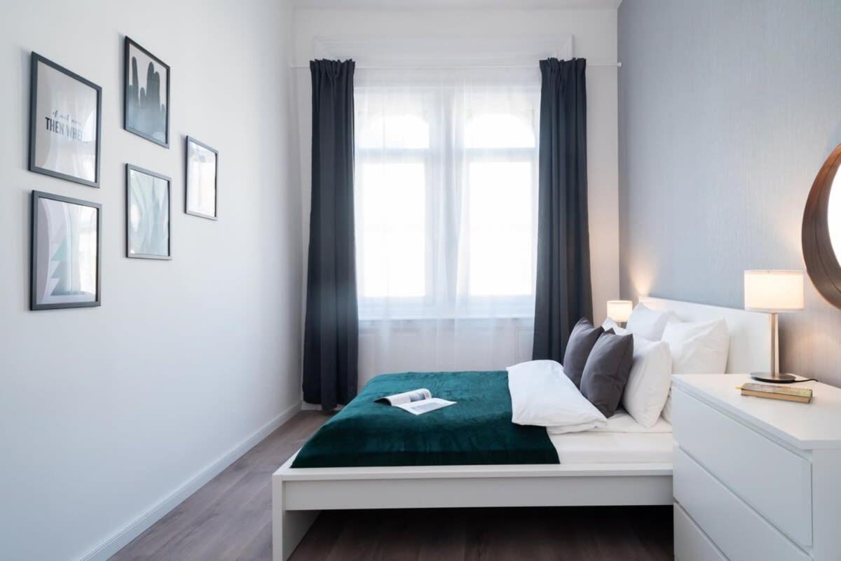 Large Apartment At Perfect Central Location Budapest Esterno foto