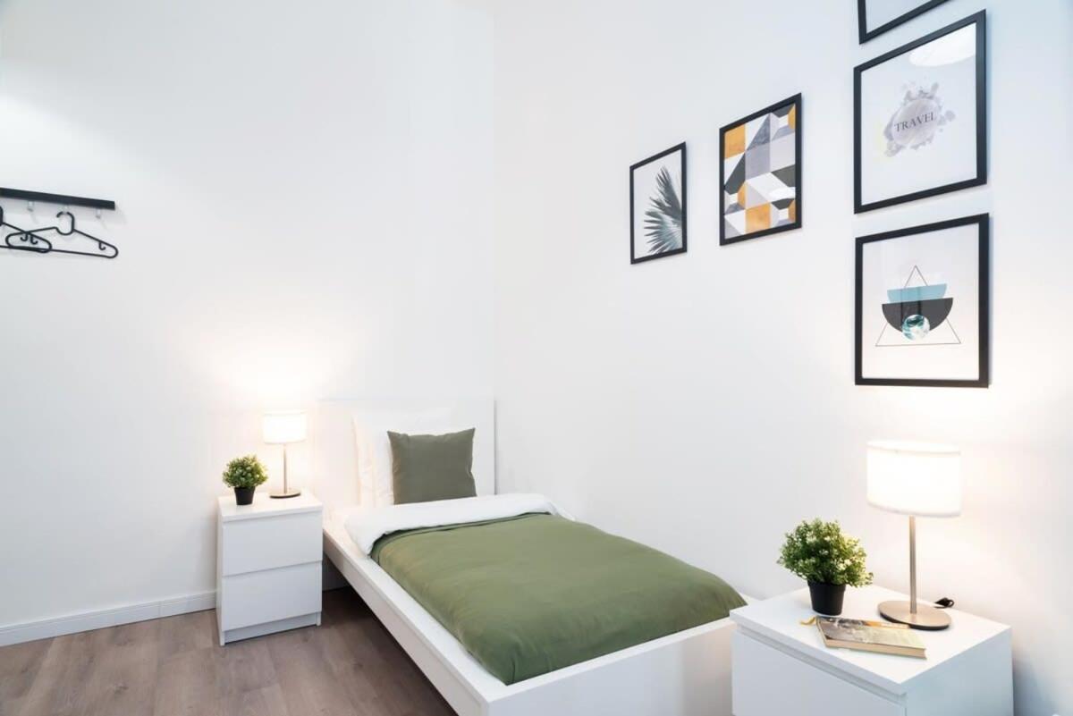 Large Apartment At Perfect Central Location Budapest Esterno foto