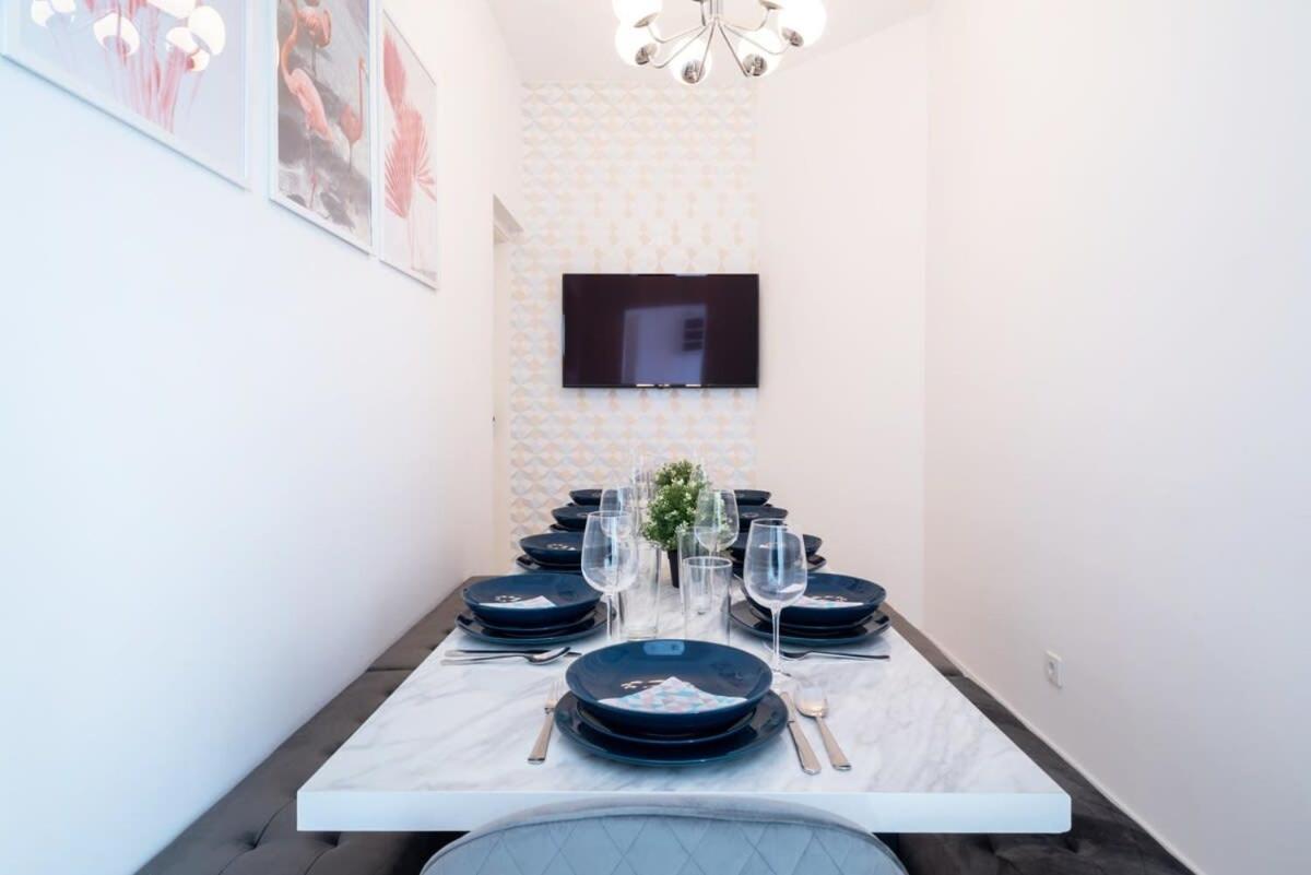 Large Apartment At Perfect Central Location Budapest Esterno foto