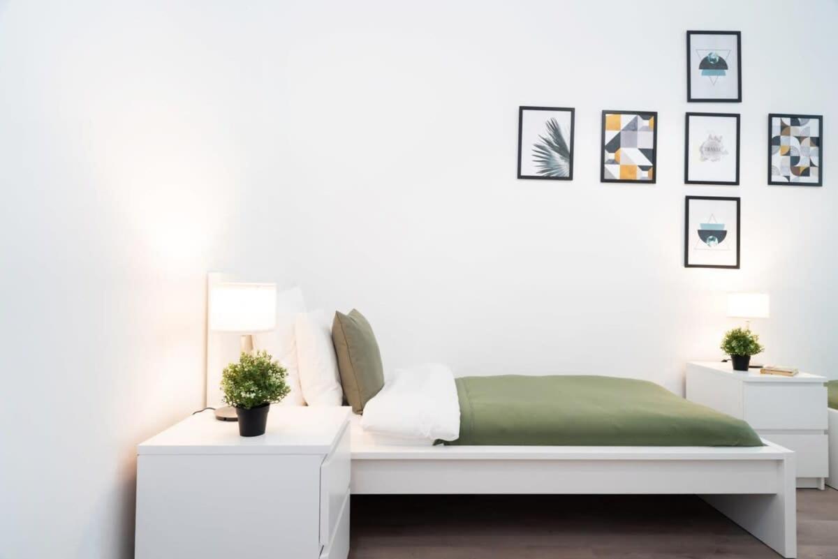 Large Apartment At Perfect Central Location Budapest Esterno foto