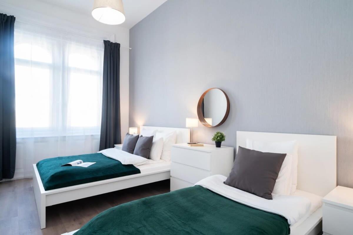 Large Apartment At Perfect Central Location Budapest Esterno foto