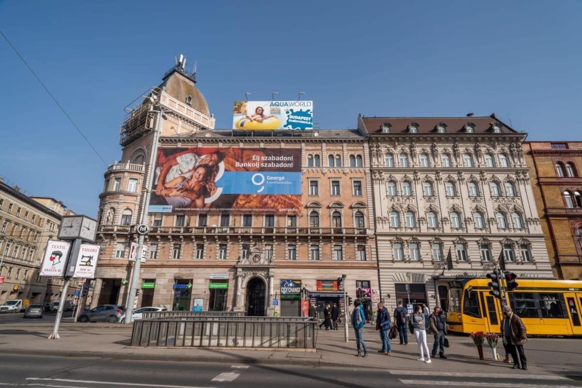 Large Apartment At Perfect Central Location Budapest Esterno foto